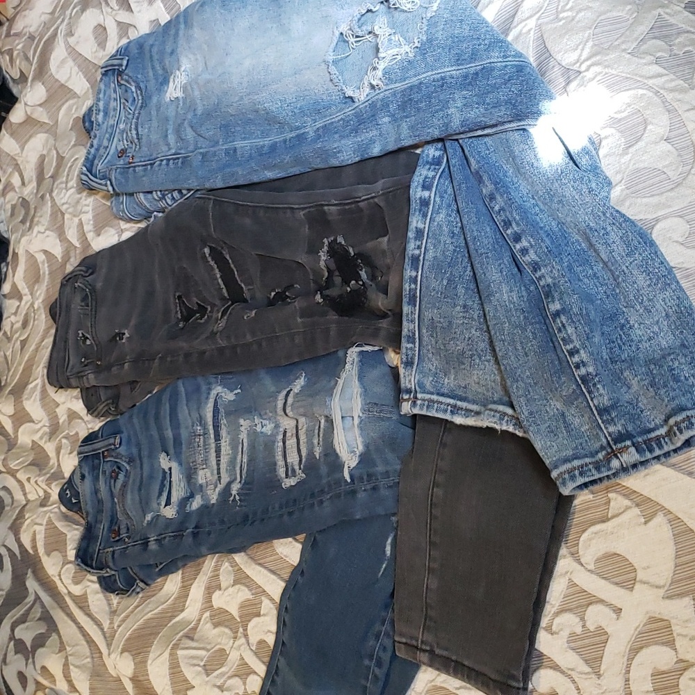 American Eagle bundle 3/$35 fashion ripped jeans